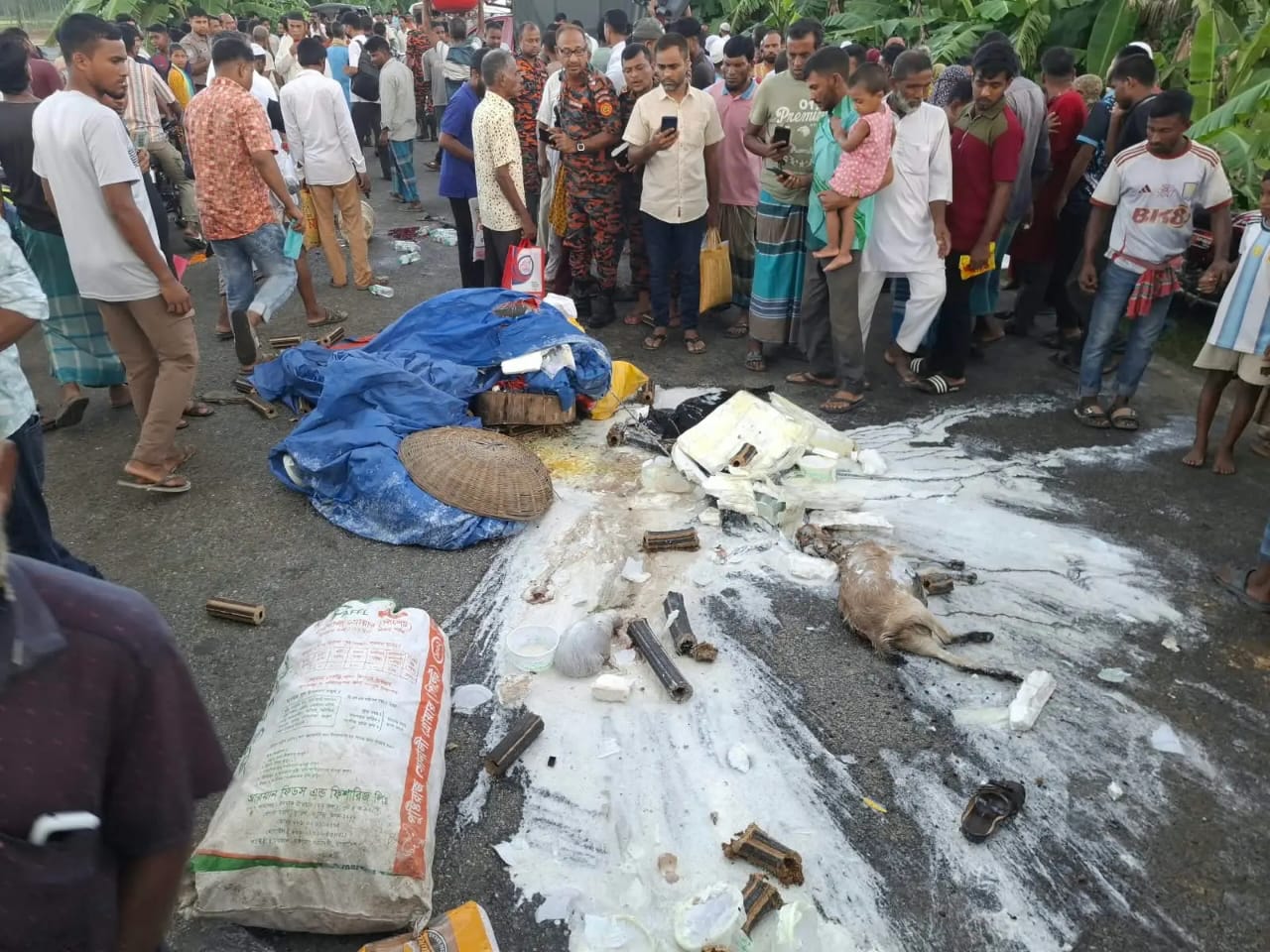পিকআপ ট্রাকের সংঘর্ষে নিহত ৪, আহত ৬