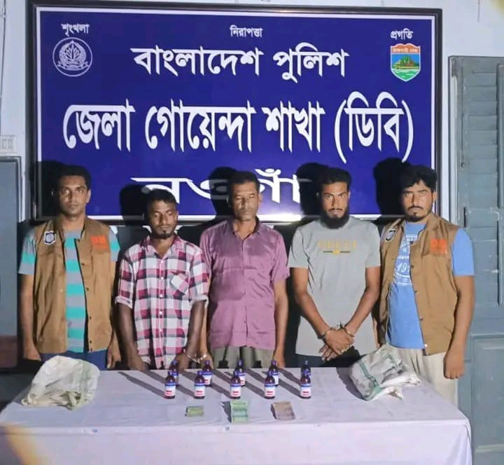 বদলগাছীতে ঢেউটিনের ব্যবসার আড়ালে মাদক কারবার, পুলিশ সুপারের নির্দেশনায় ডিবির অভিযানে তিনজন আটক