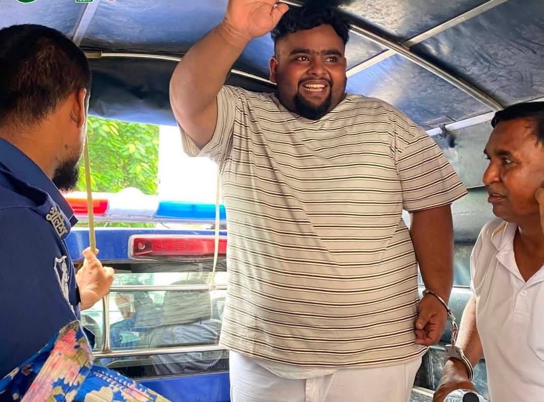 চাঁপাইনবাবগঞ্জে নাশকতার মামলায় সাবেক চেয়ারম্যান সহ ৪ জন গ্রেপ্তার