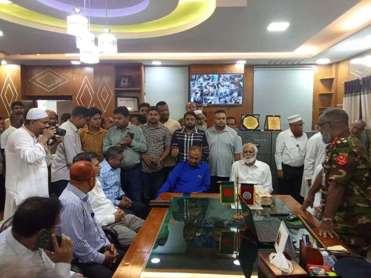 মমেক হাসপাতাল পরিদর্শন করেন প্রতিমন্ত্রী ইঞ্জিনিয়ার এম ইকবাল হোসেন